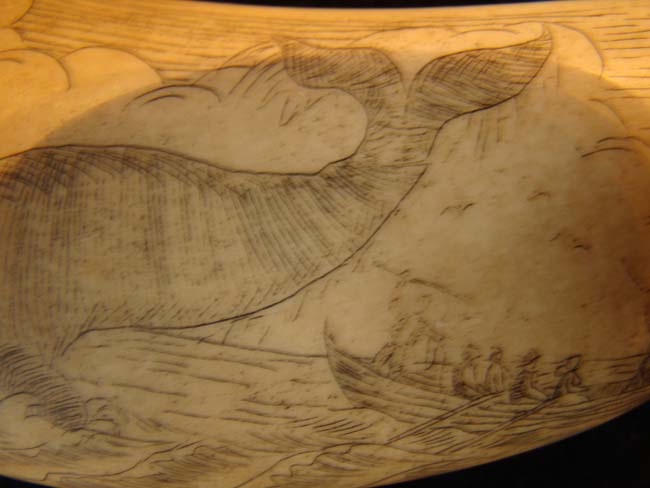 A late 19th or early 20th century Whale's tooth with whaling scene — image 3
